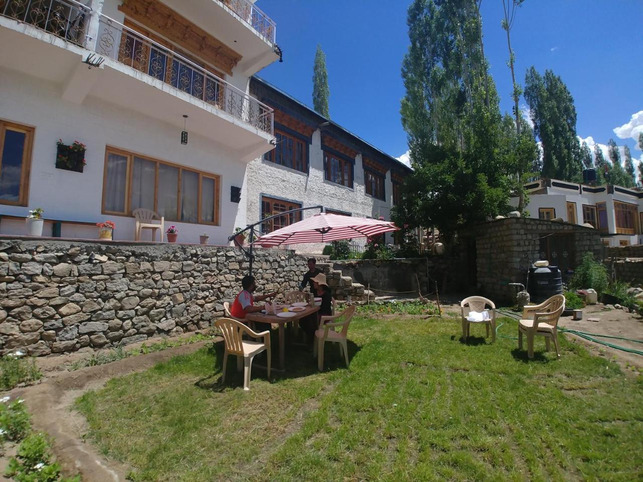 Yangphel Guest House Leh Exterior photo